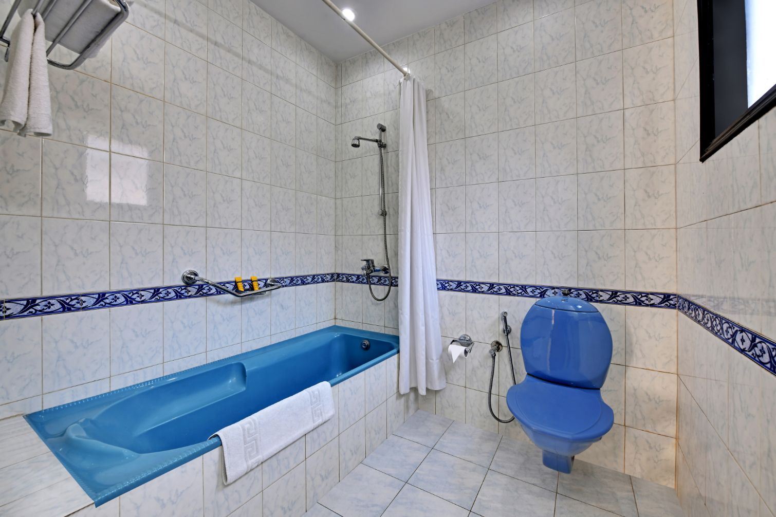 8fold-Pinecrest By LaRiSa, Bhimtal Valley View 12