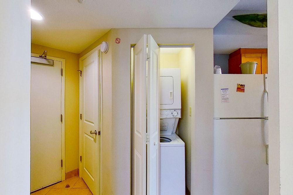 Harbourgate Marina Club Condo, 1 Bedroom 2