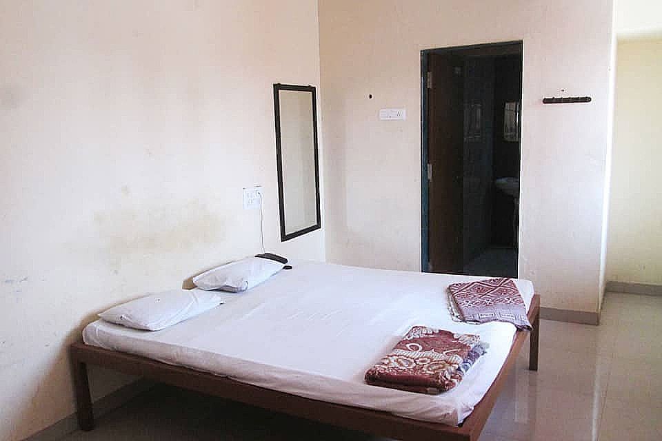 Hotel Meghdoot Luxury Room with City View 2