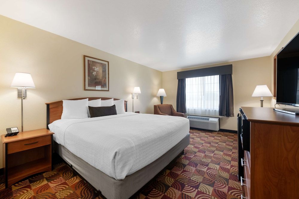 Best Western Laramie Inn & Suites Standard Room, 1 King Bed, Non Smoking, Refrigerator & Microwave 2