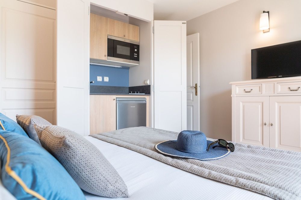  La Closerie – SPA & Résidence Hôtel Comfort Room, Balcony 5