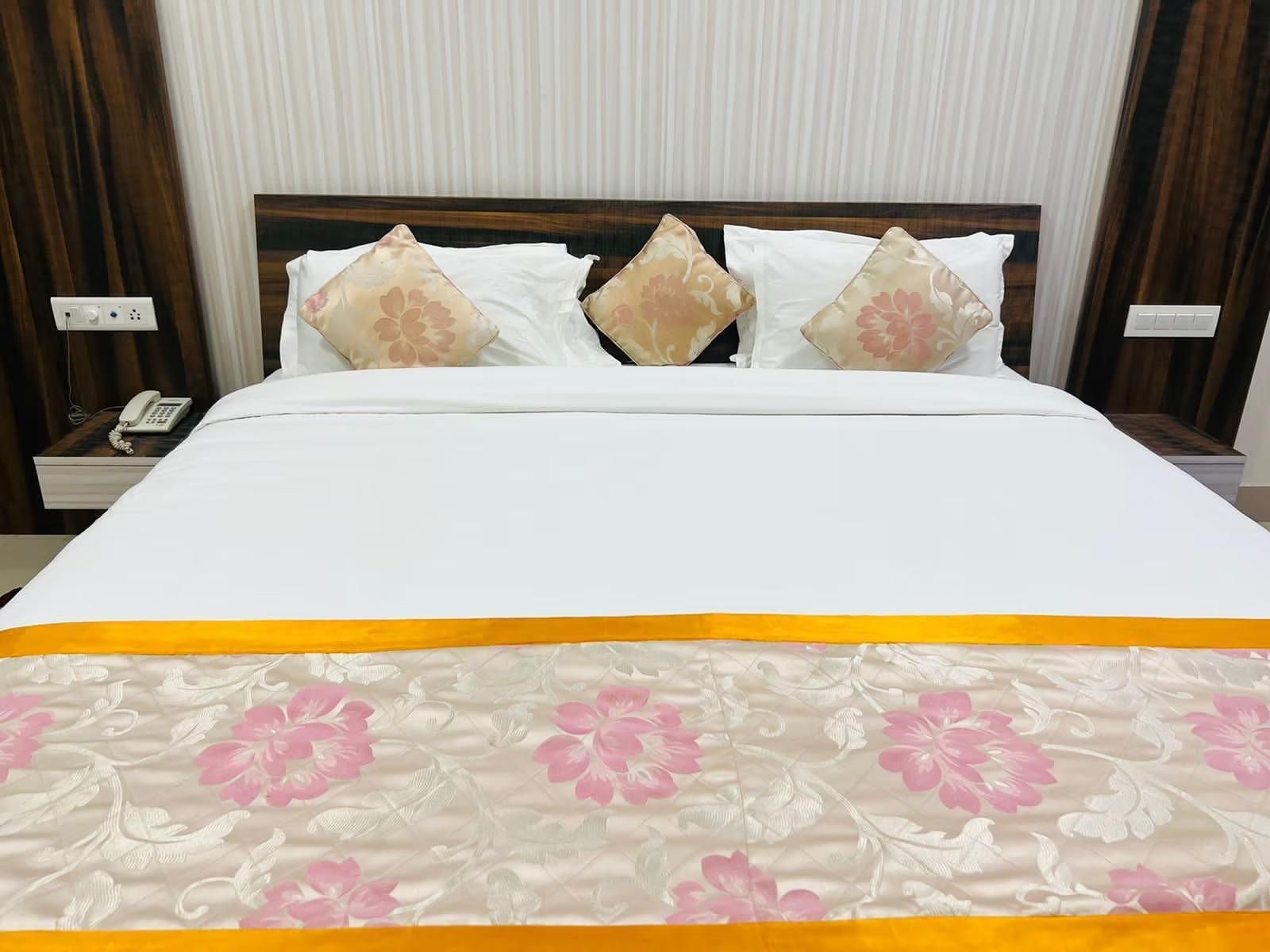Bodhgaya Regency Hotel Executive Double or Twin Bed Room 5