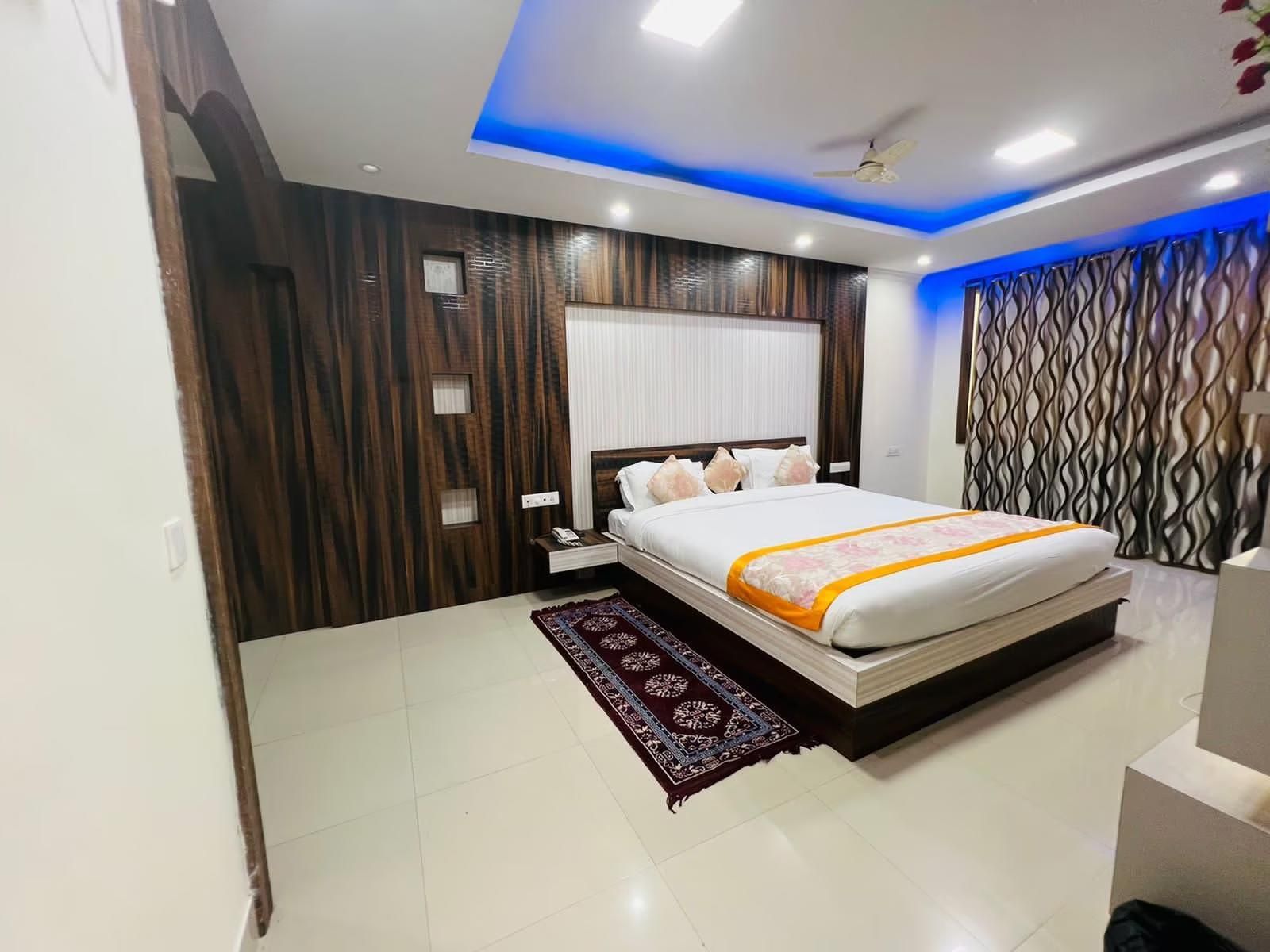 Bodhgaya Regency Hotel Executive Double or Twin Bed Room 11