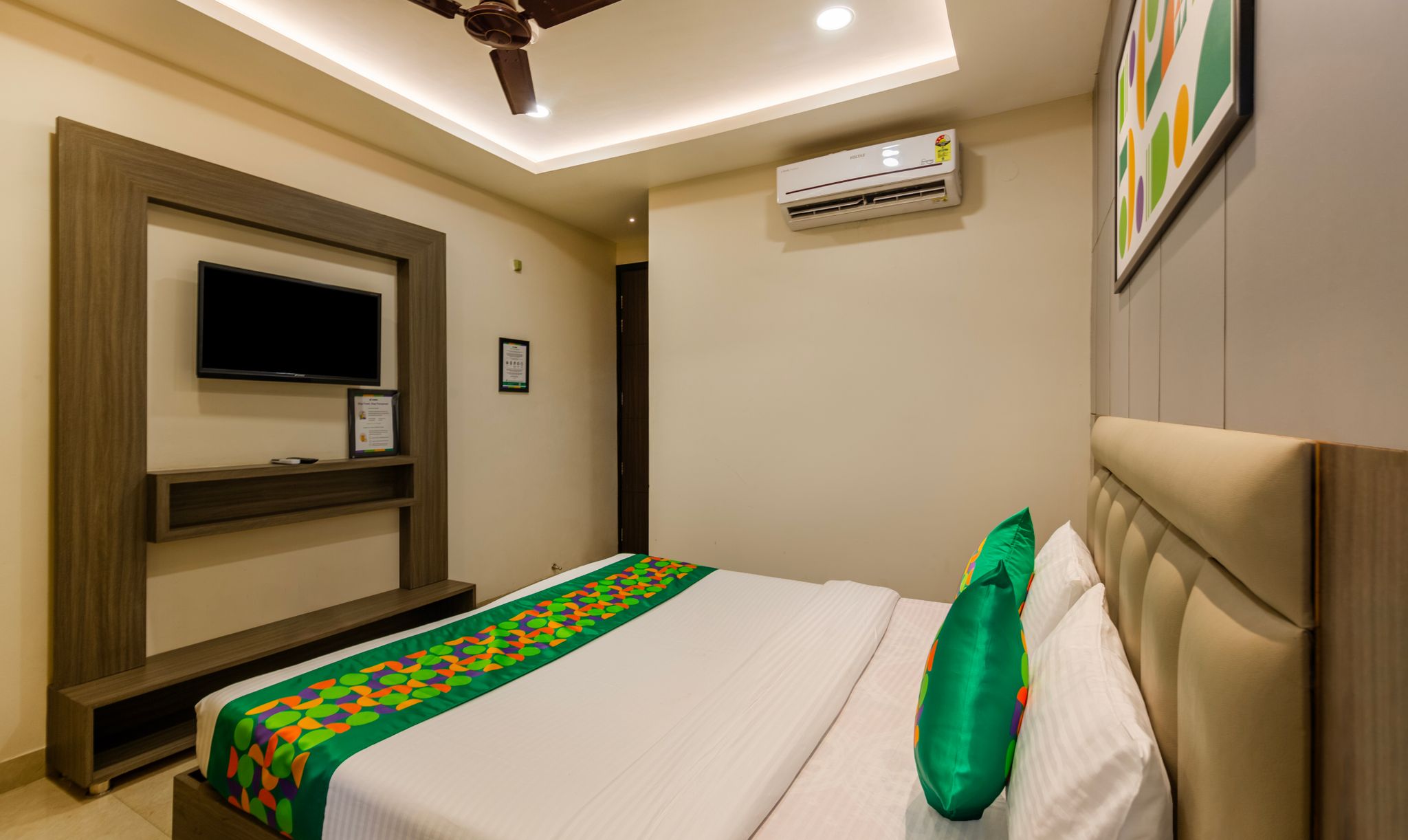 Treebo Bombay Palace Standard Room 2