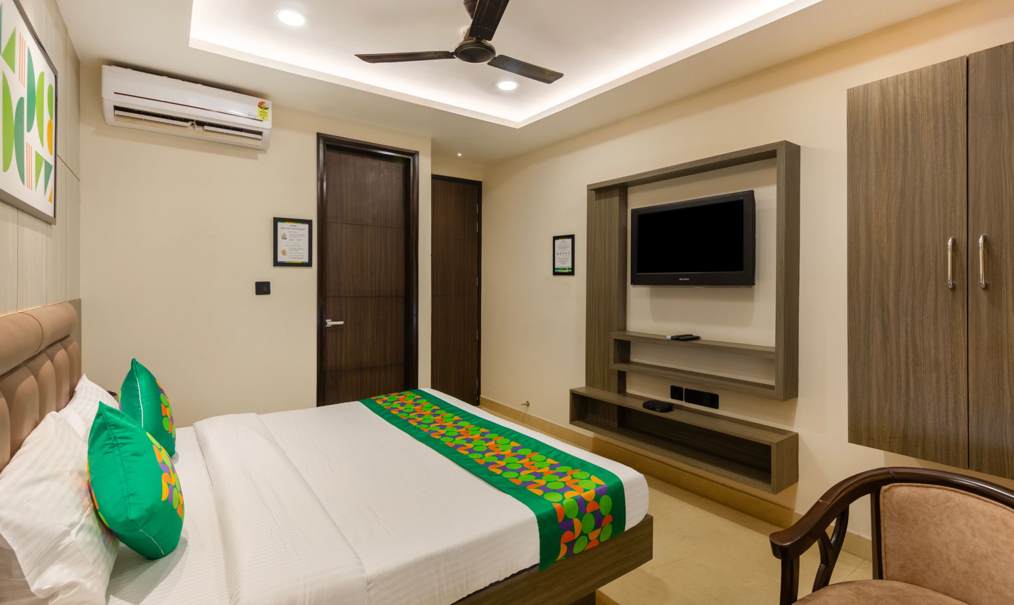 Treebo Bombay Palace Standard Room 8