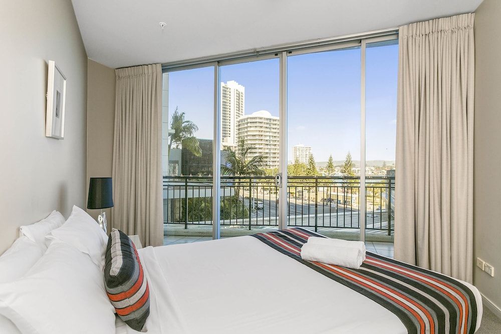 3 Bedroom 2 Bathroom Apartment Ocean