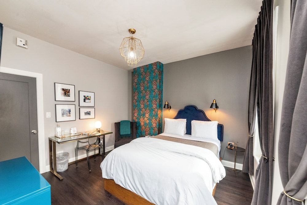 Wicker Park Inn Room, 1 Queen Bed (Wabansia) 5
