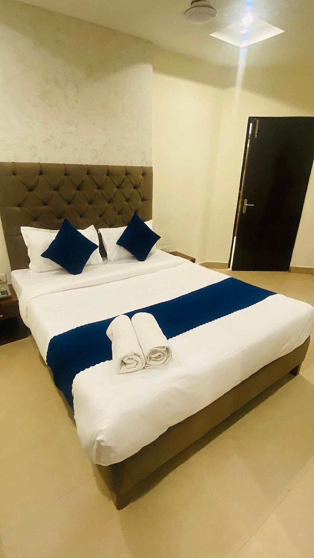 Hotel Landmark Chandigrah Deluxe Room 4