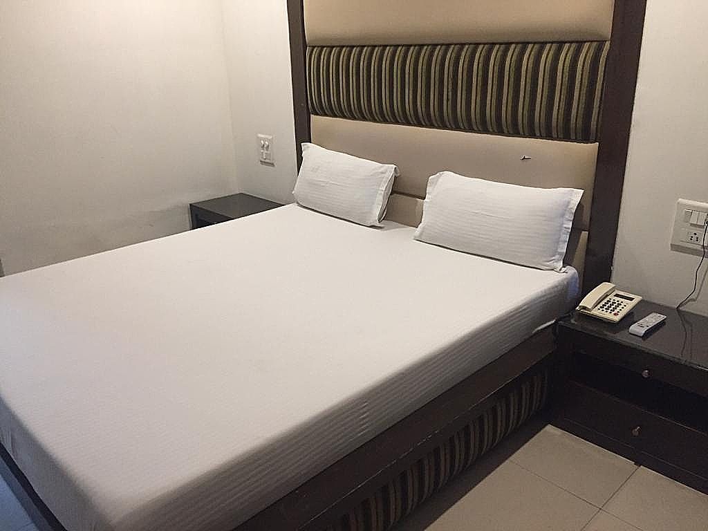 Hotel Landmark Chandigrah Deluxe Room 8
