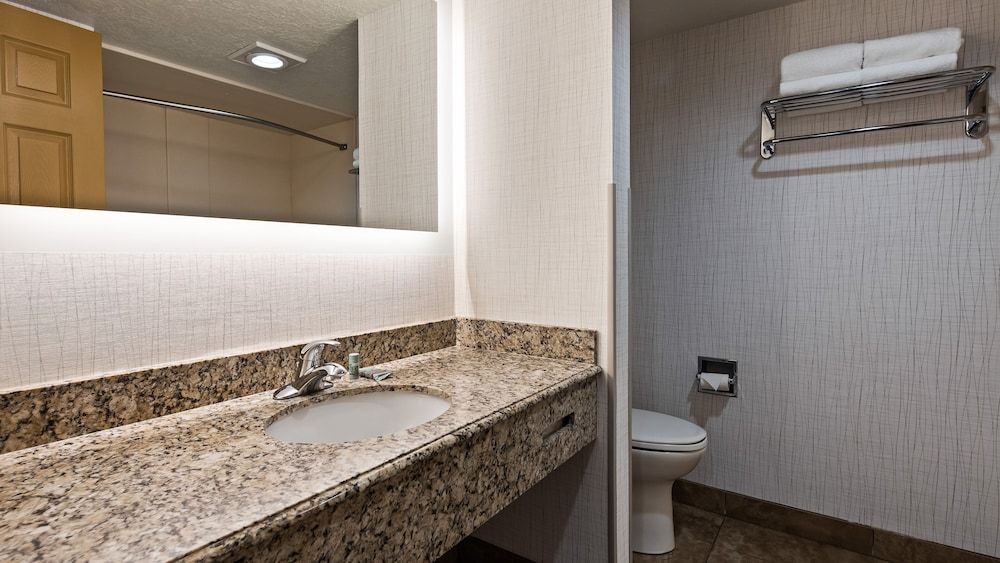 Abbey Inn Standard Two Queen Beds 8