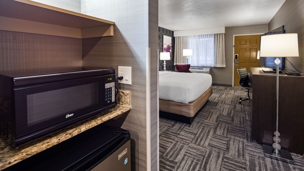 Abbey Inn Standard Room, 1 King Bed 3