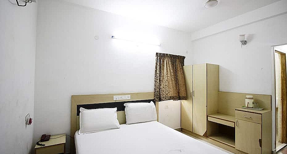 Deluxe Double Bedroom