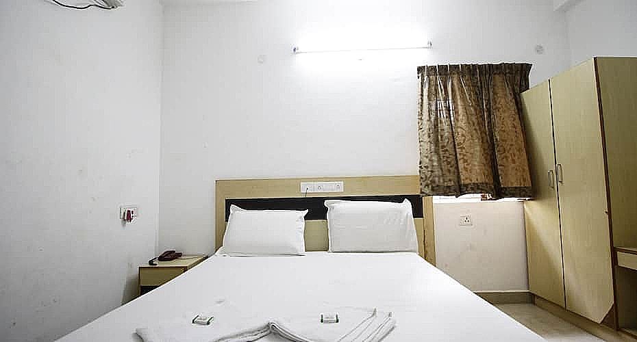 Deluxe Double Bedroom