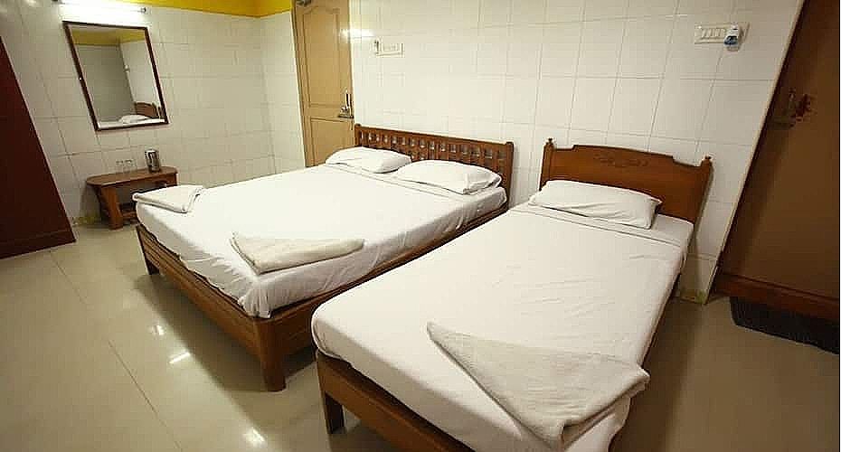 Aasai Guest House Triple Bedded AC Room