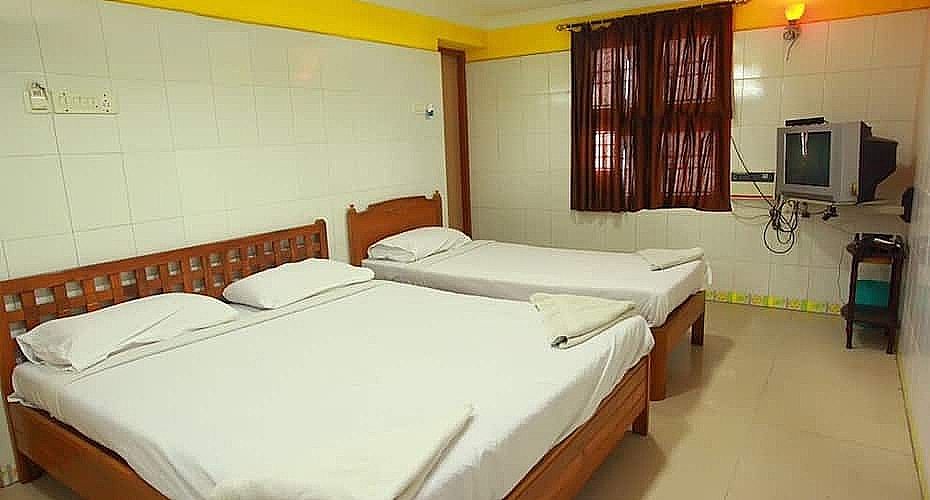 Aasai Guest House Triple Bedded AC Room 2