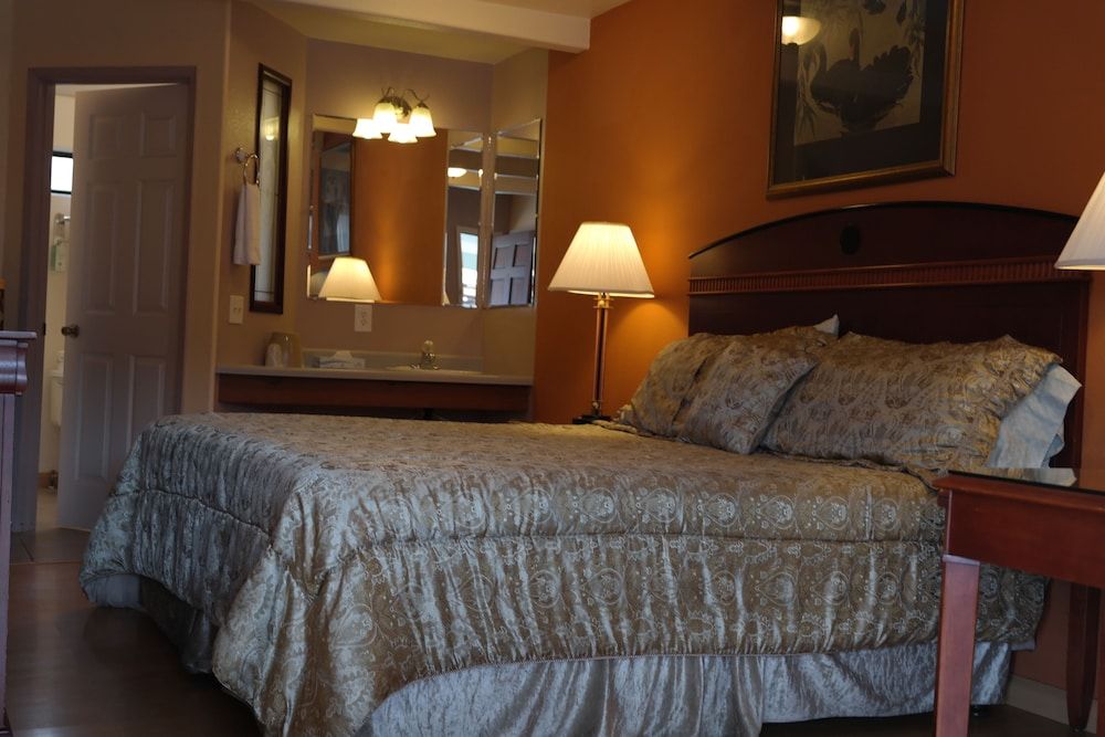 Standard Room, 1 King Bed