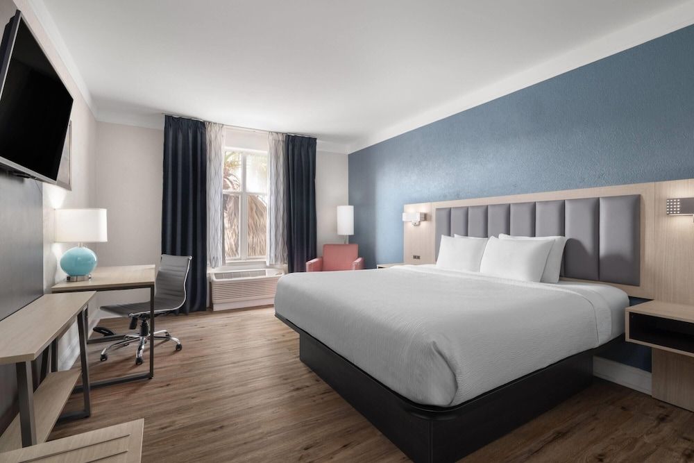 Wingate by Wyndham Savannah Gateway Standard Room, 1 King Bed