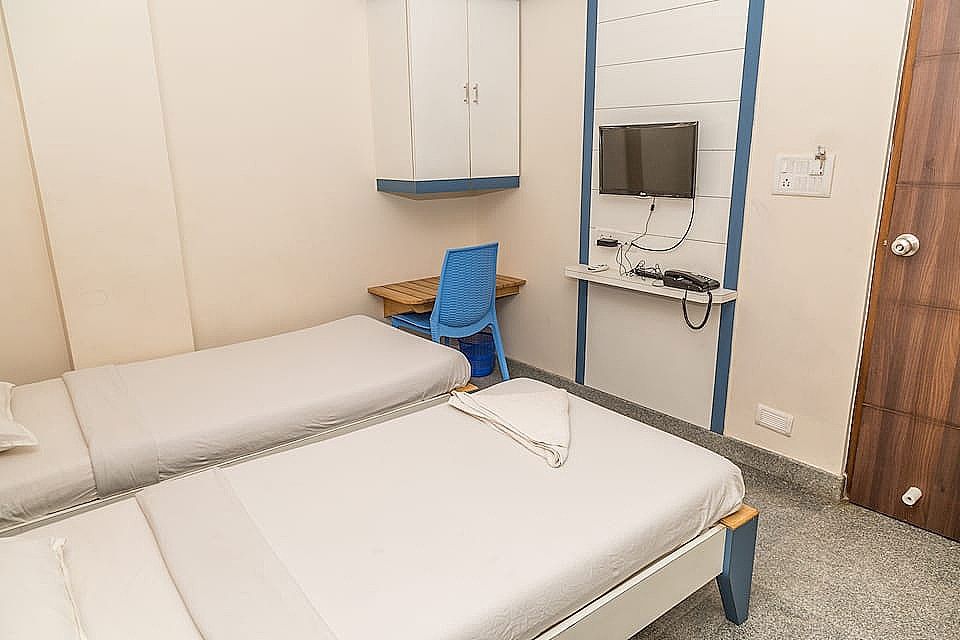 Hotel Metro Park AC Double Room 6