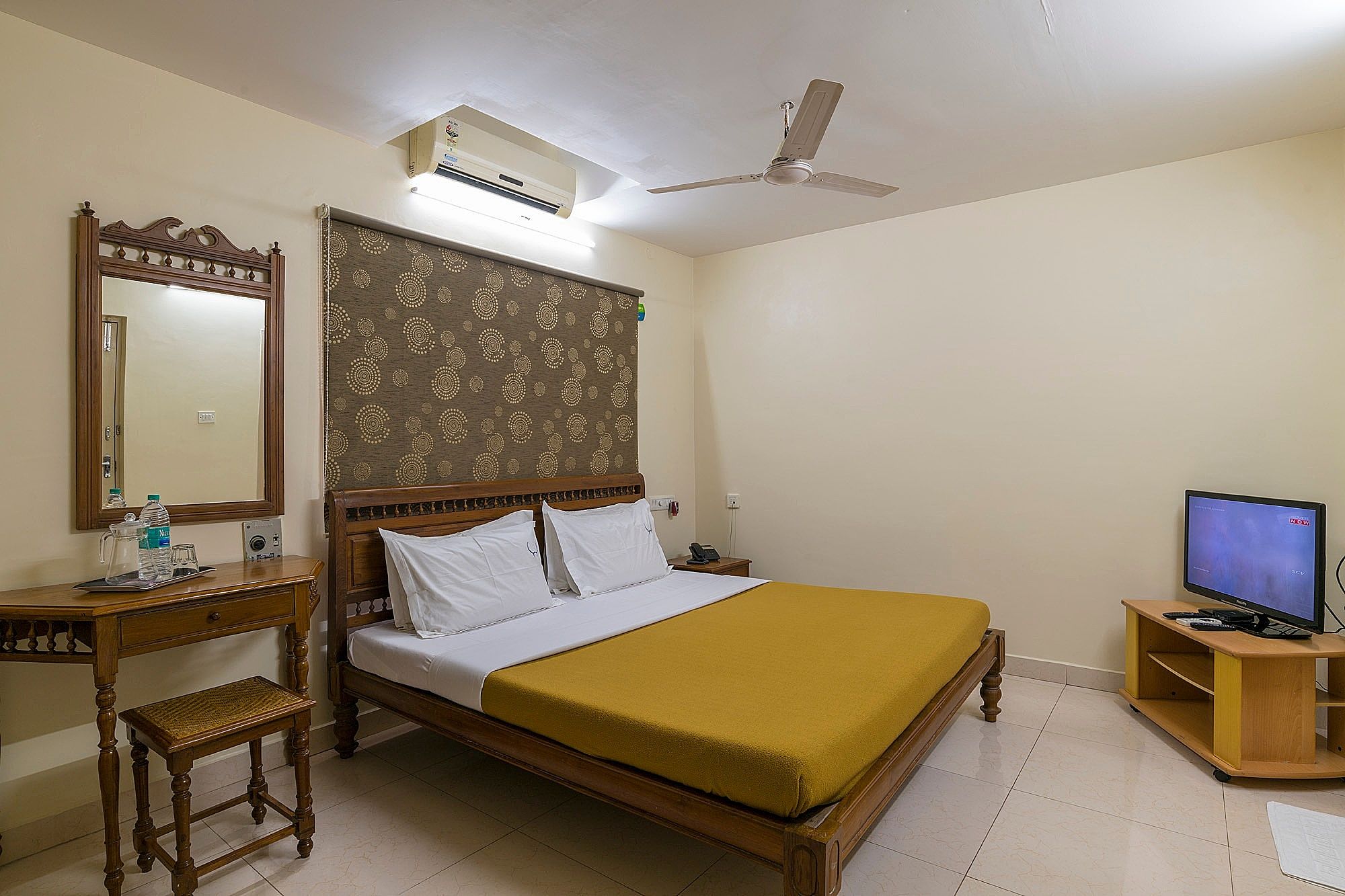 Crescent Homes Deluxe Room 16