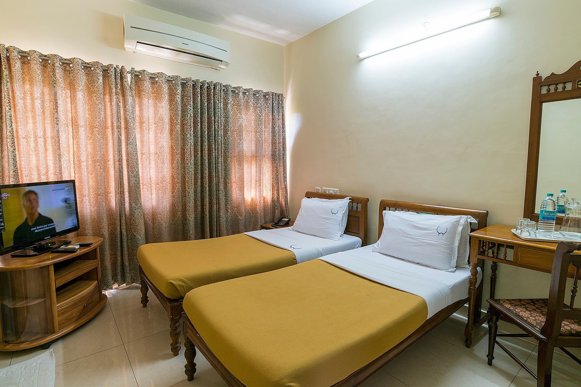 Crescent Homes Deluxe Room 14