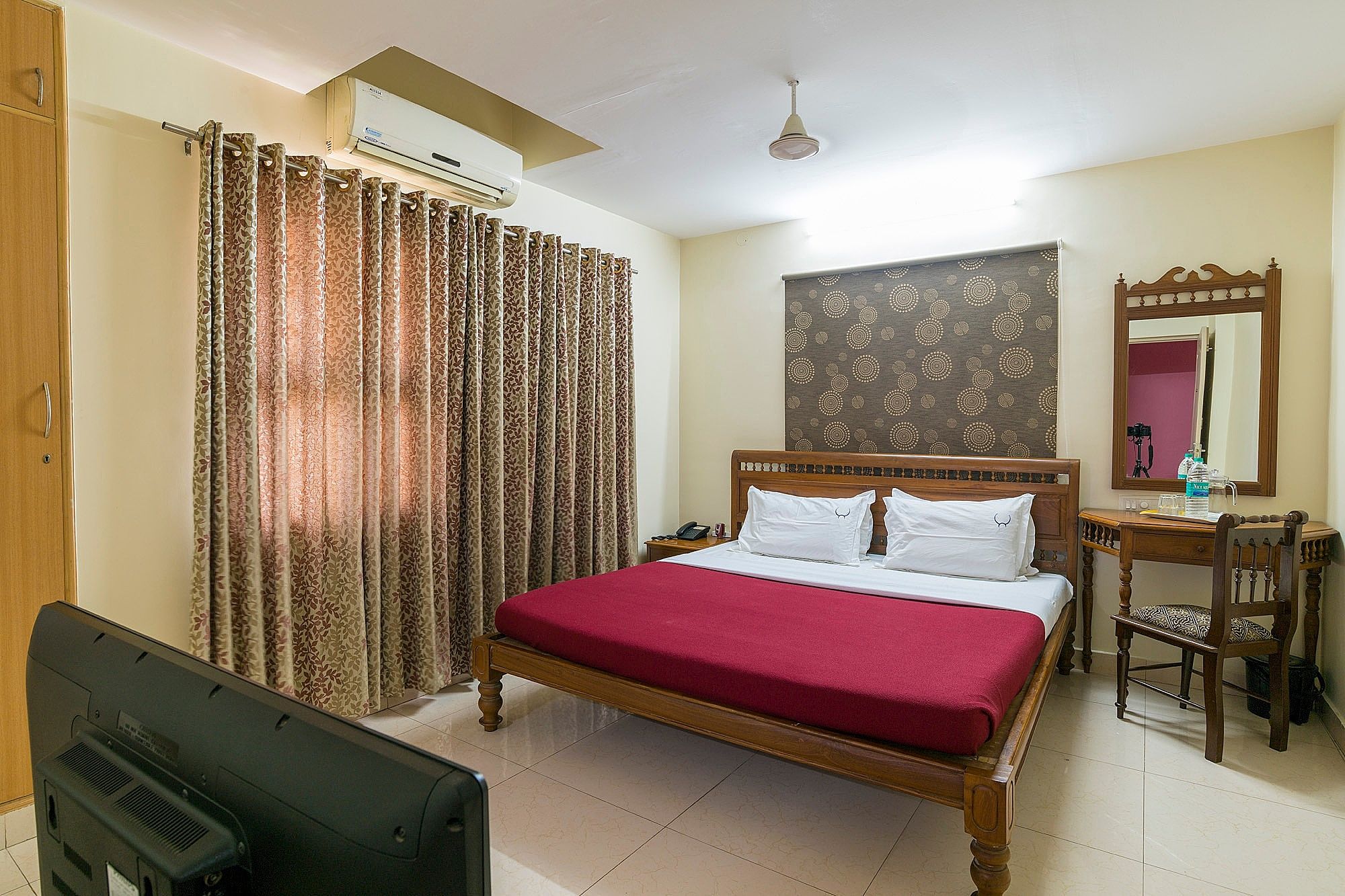 Crescent Homes Deluxe Room 12