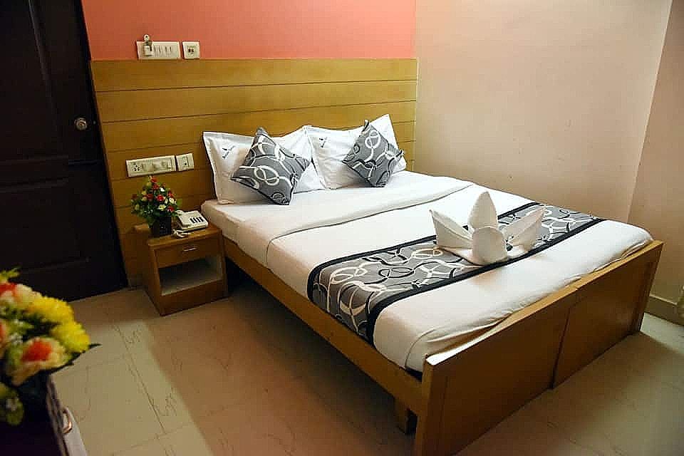 Samudra Residency,Behind Chennai central railway station Family Room A/c - 3 Pax 4