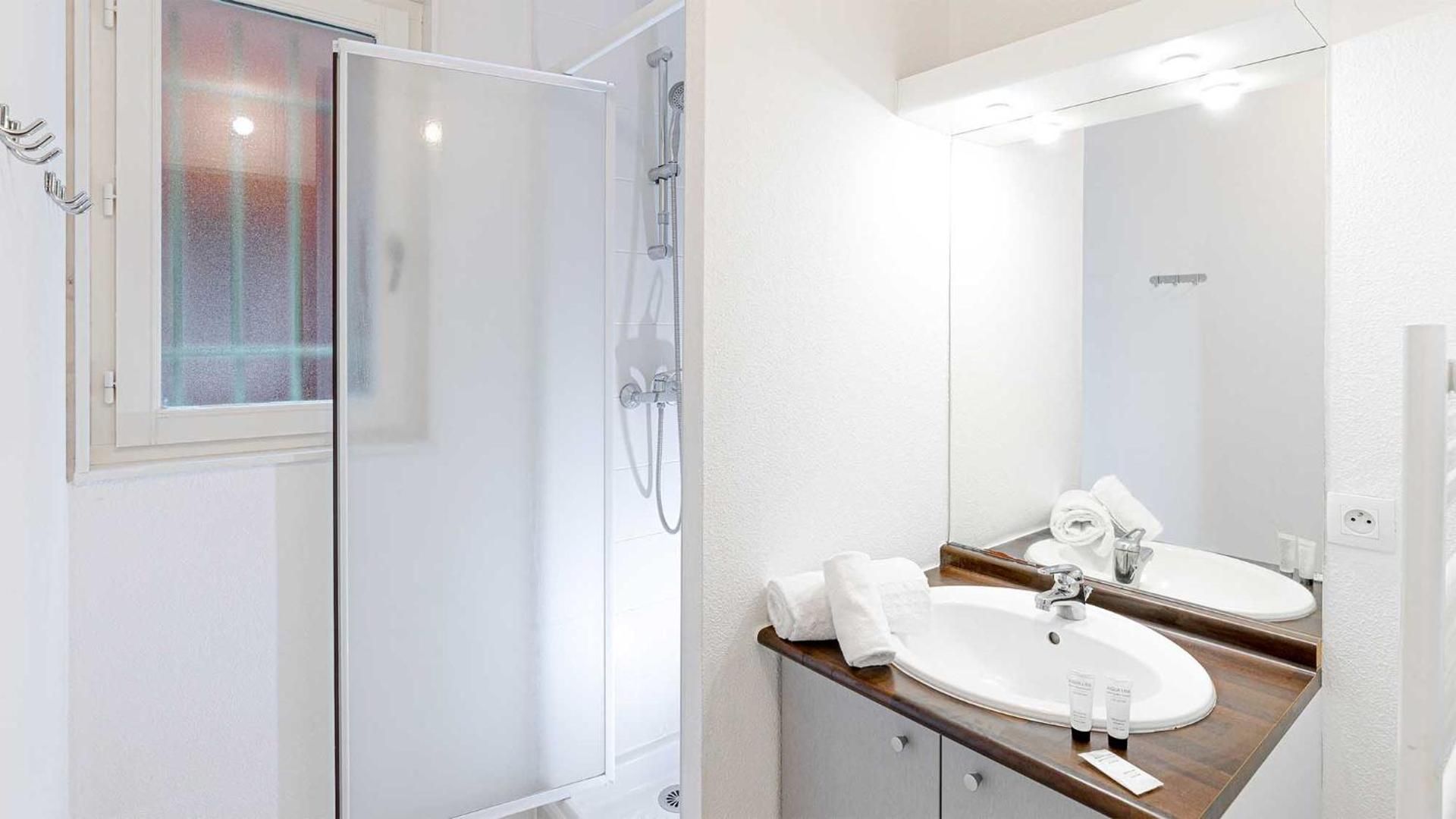 Two-Bedroom Apartment (6 Adults) - Split Level