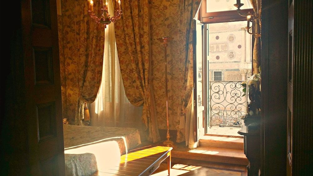 Bellevue Luxury Rooms – San Marco Luxury Deluxe Double Room (San Marco View) 12