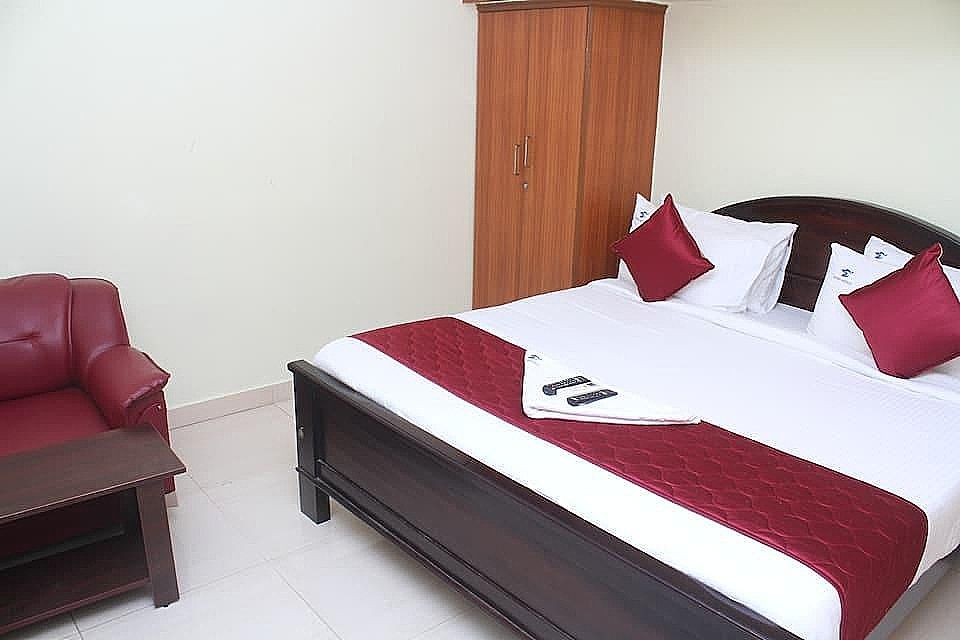 SKYRY HOTELS ADYAR Deluxe Double Room 5