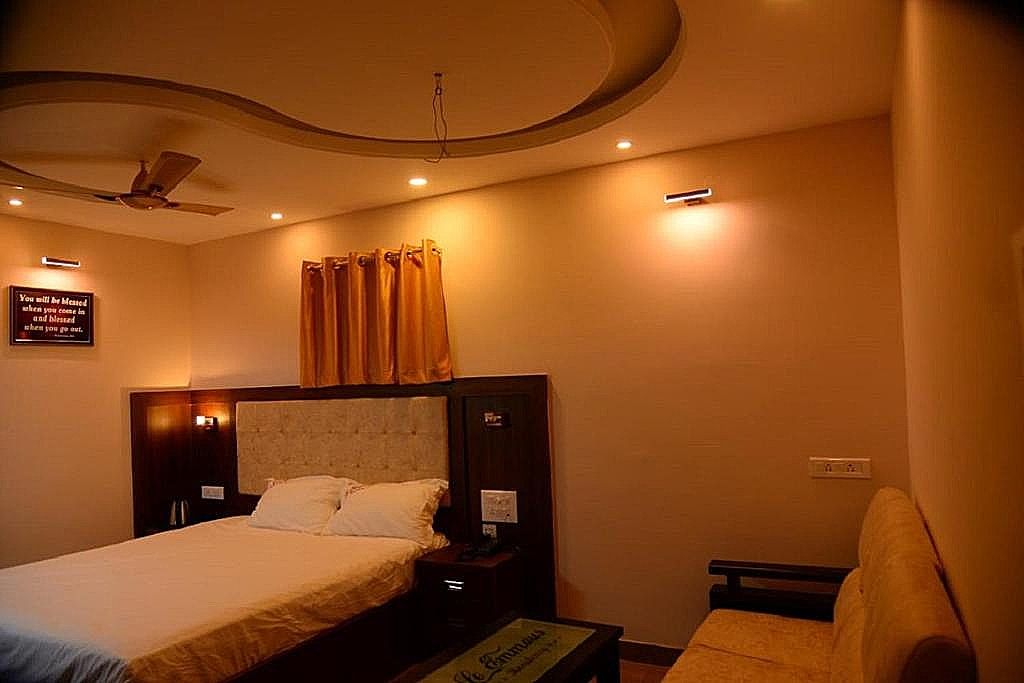 Le Emerald Residency Deluxe Room 3