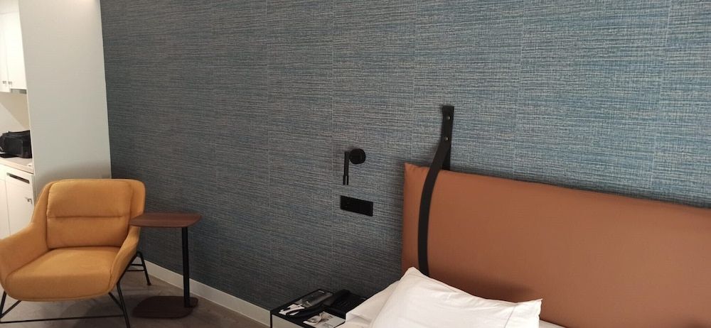 Suites Viena Plaza de España Triple Room 13