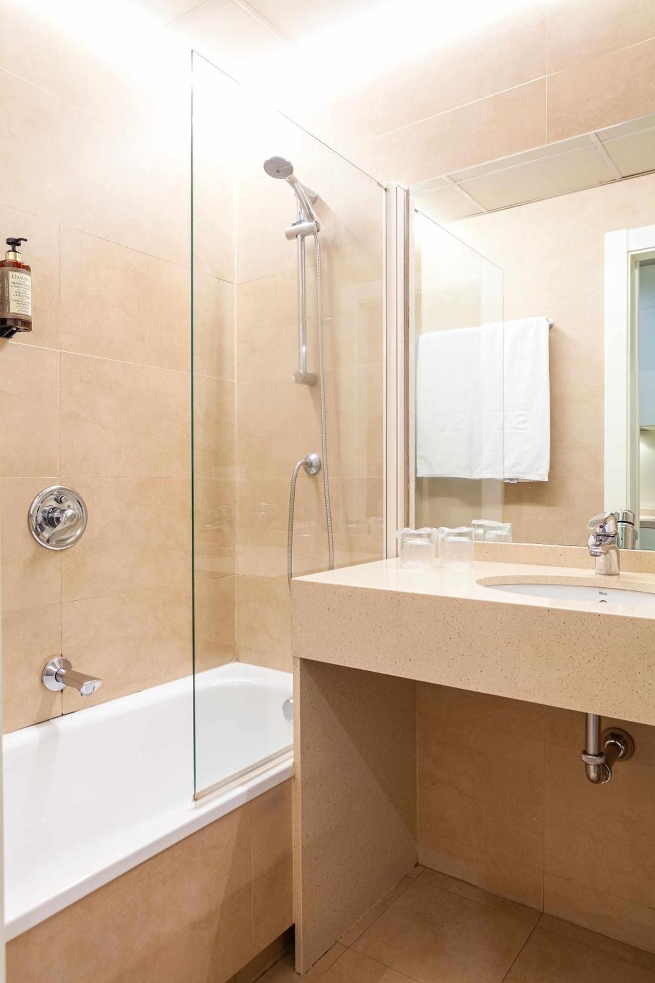 undefined Suites Viena Plaza de España 4