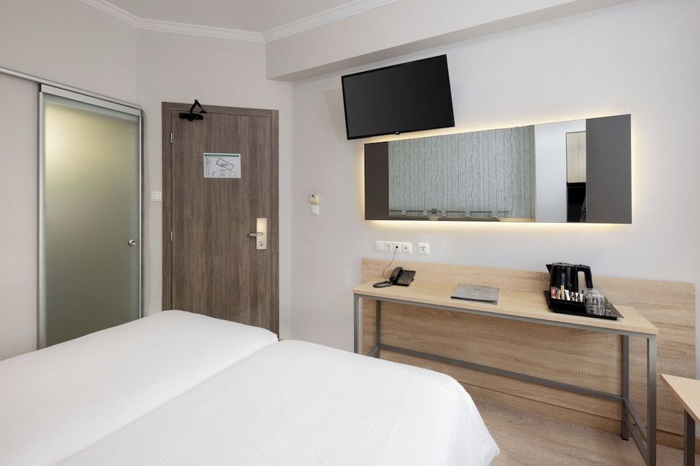 Pan Hotel Single Room 8