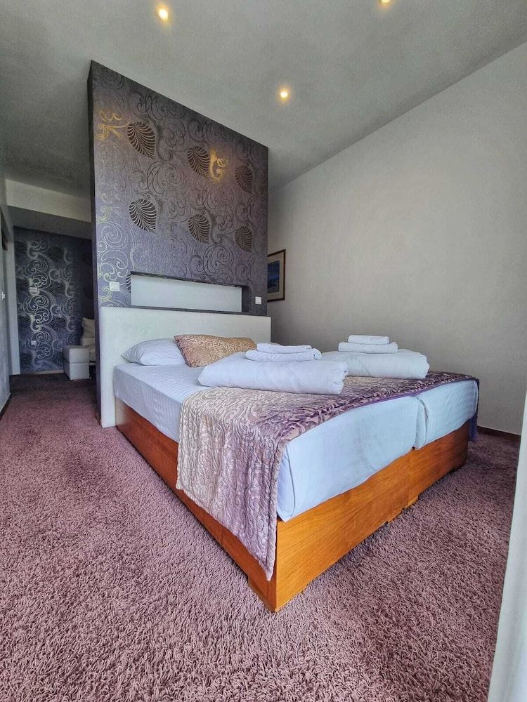 Hotel Gala Split Classic Quadruple Room, Balcony