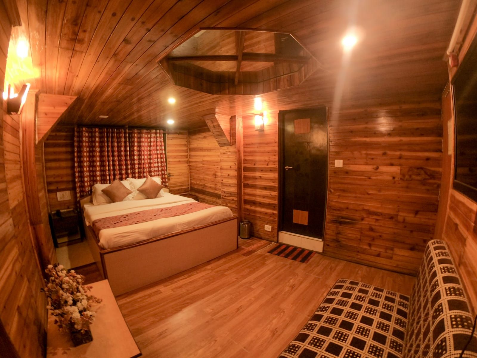 Deluxe Non View Room (Common Balcony)