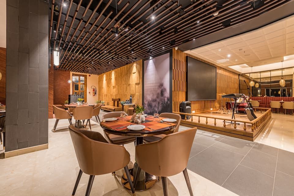 Food & Dining