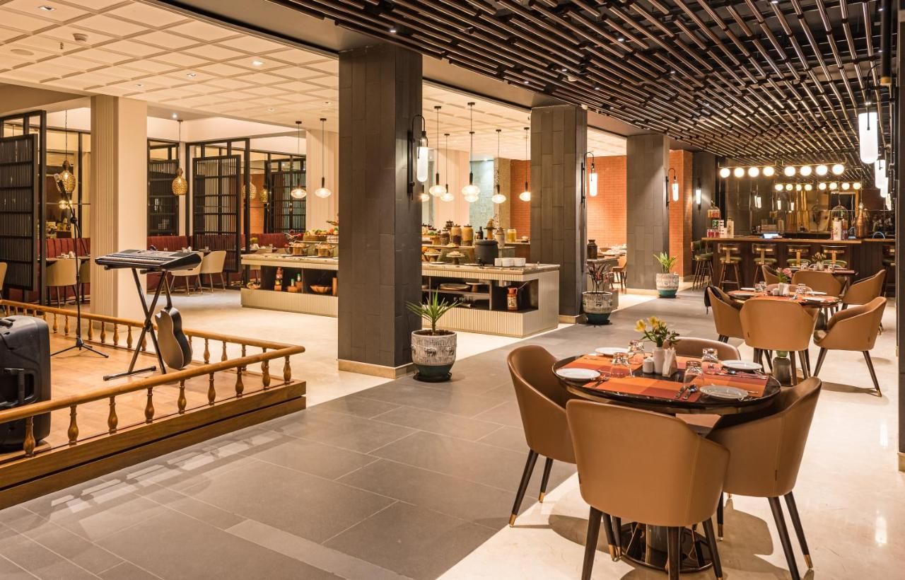 Food & Dining