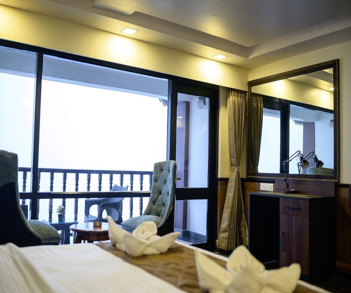 Istana Resort & Spa Deluxe Room 4