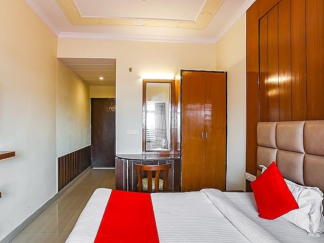 Hotel City Star Deluxe Room 6