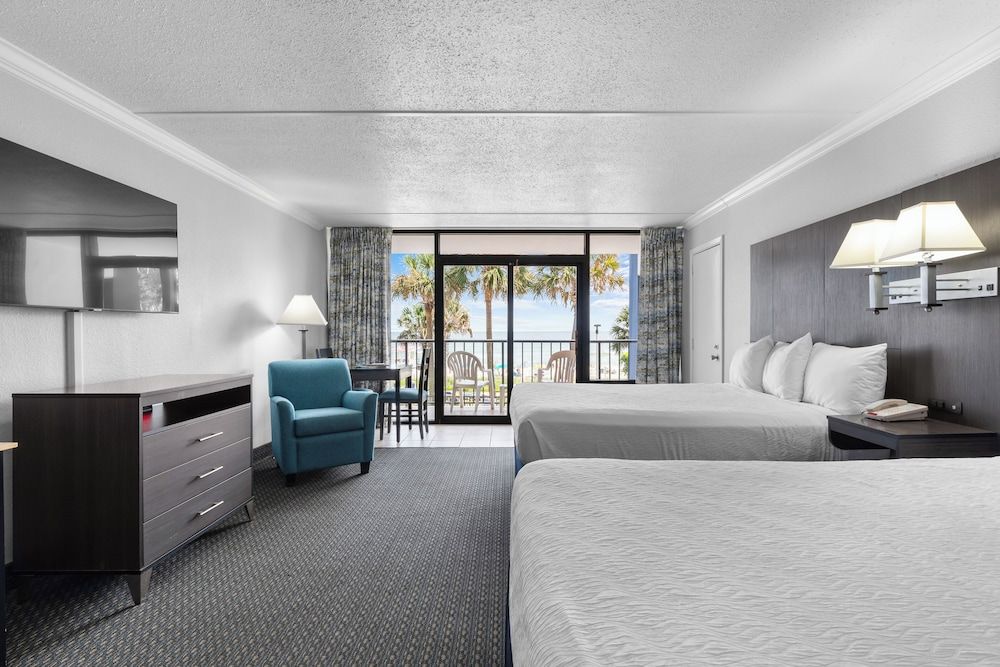 Grande Shores Ocean Resort Standard Room, 2 Queen Beds, Kitchenette, Oceanfront 2