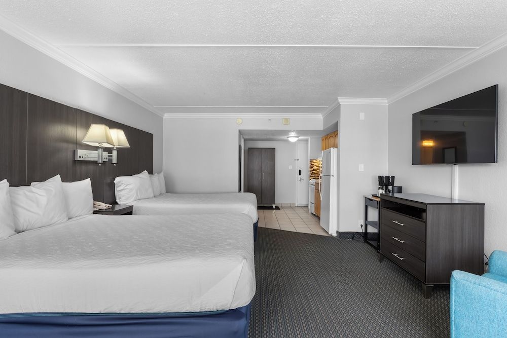 Grande Shores Ocean Resort Standard Room, 2 Queen Beds, Kitchenette, Oceanfront