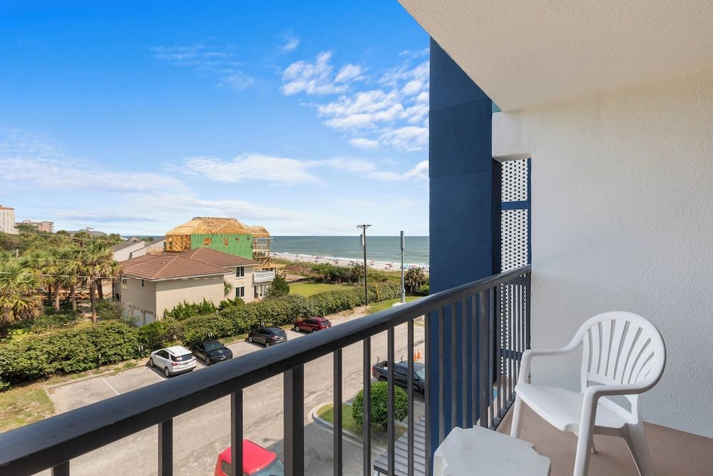 Grande Shores Ocean Resort Standard Room, 2 Queen Beds, Non Smoking (Side View) 4