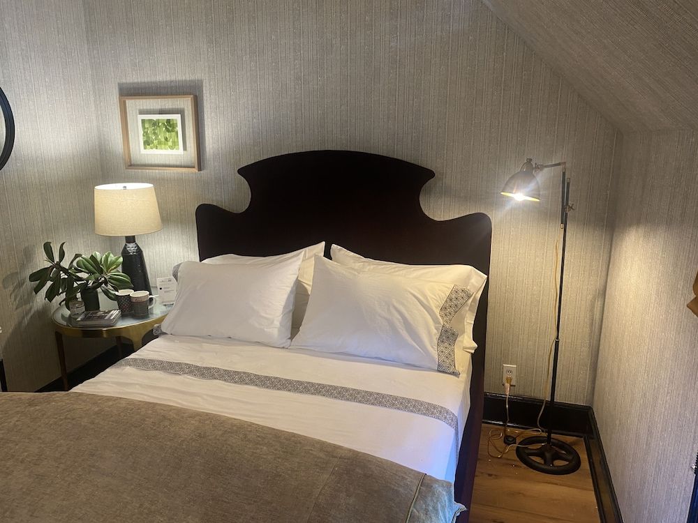 Basic Queen. Extra Small Room/Small Bathroom/Limited Storage Space/Best for One Night Stays Only