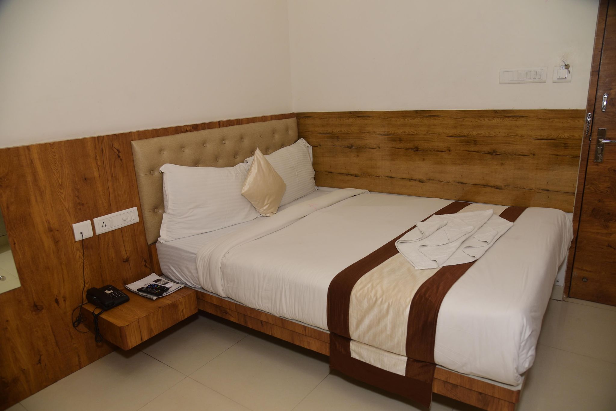 Girija Sunrise Deluxe Twin Room 3