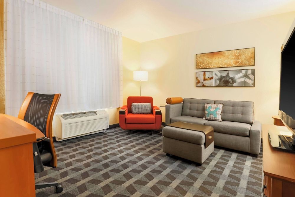 Studio, 1 Queen Bed, Non Smoking (Mobility/Hearing Accessible, Tub)