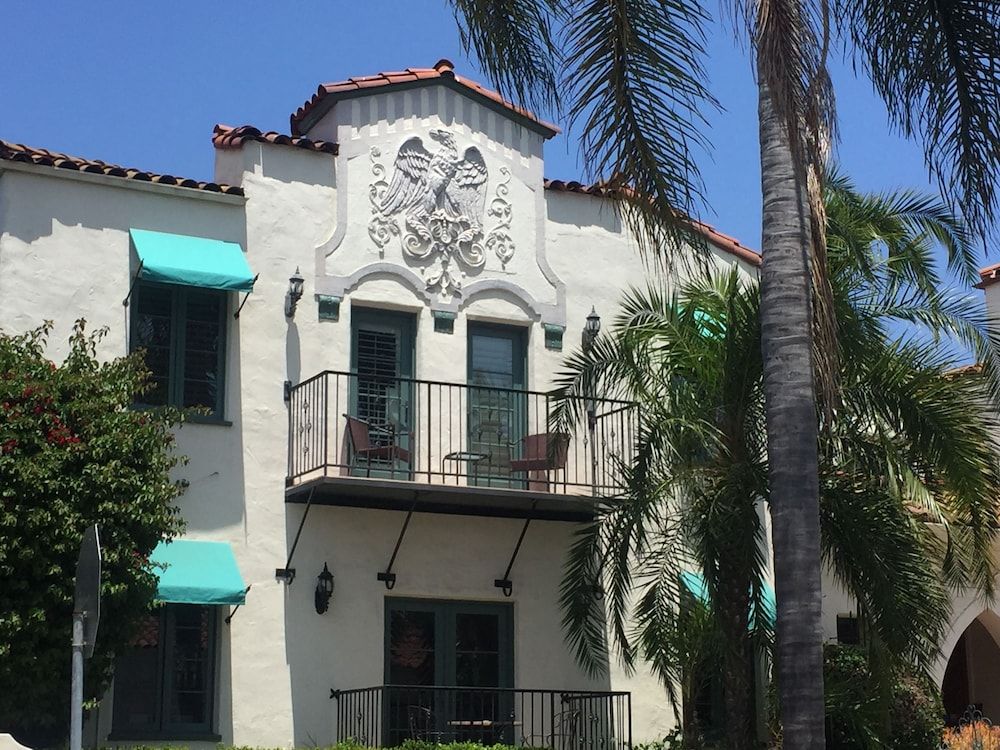 undefined The Eagle Inn 10