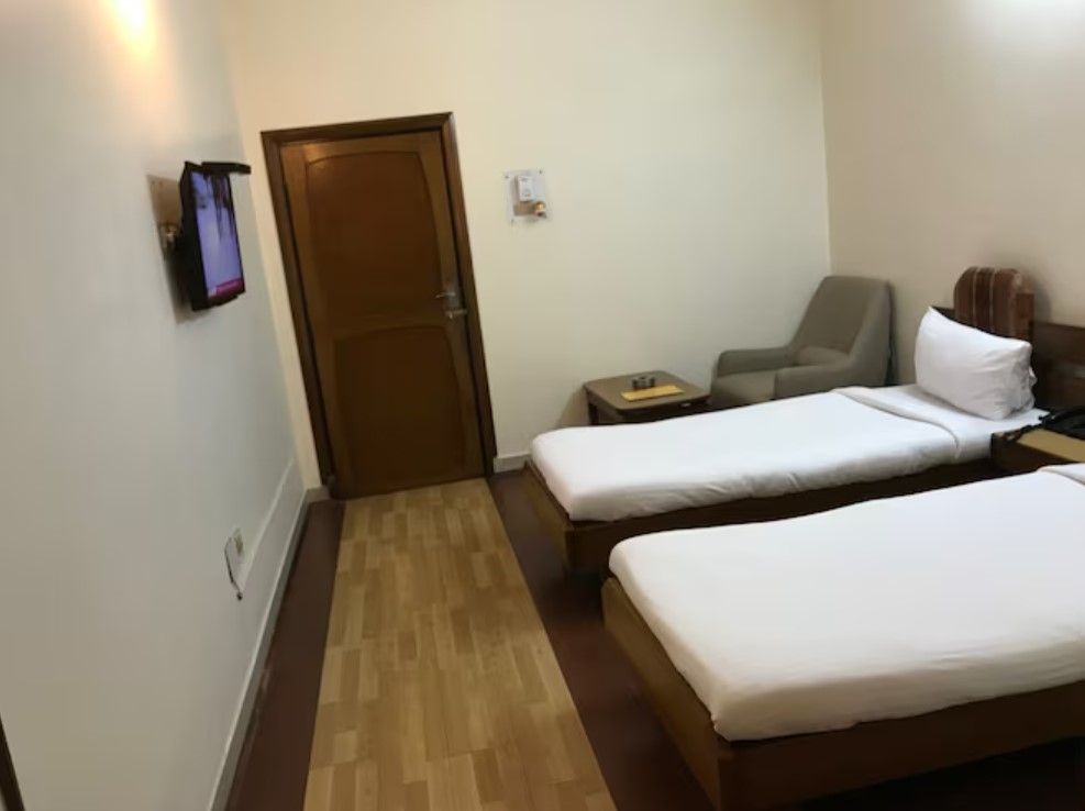 HOTEL NATRAJ Double Executive(Twin Bed) 6