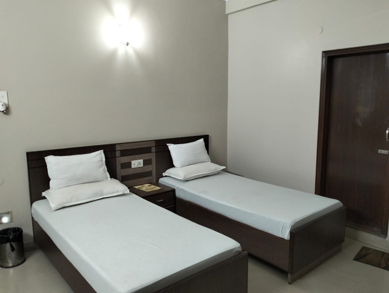 undefined Hotel Varsa 4