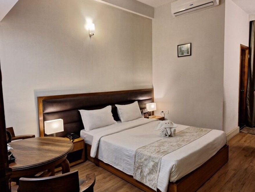 Superior Queen AC Room