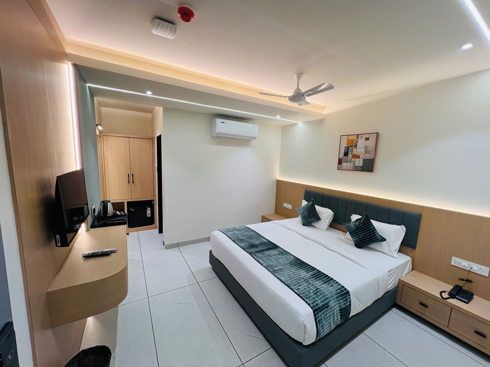 Hotel Hemal Garden Executive Room 4